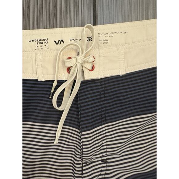 RVCA Stretch Mens Beige Navy Striped Board Shorts Swim Trunks Size 38 Beach - Picture 4 of 8